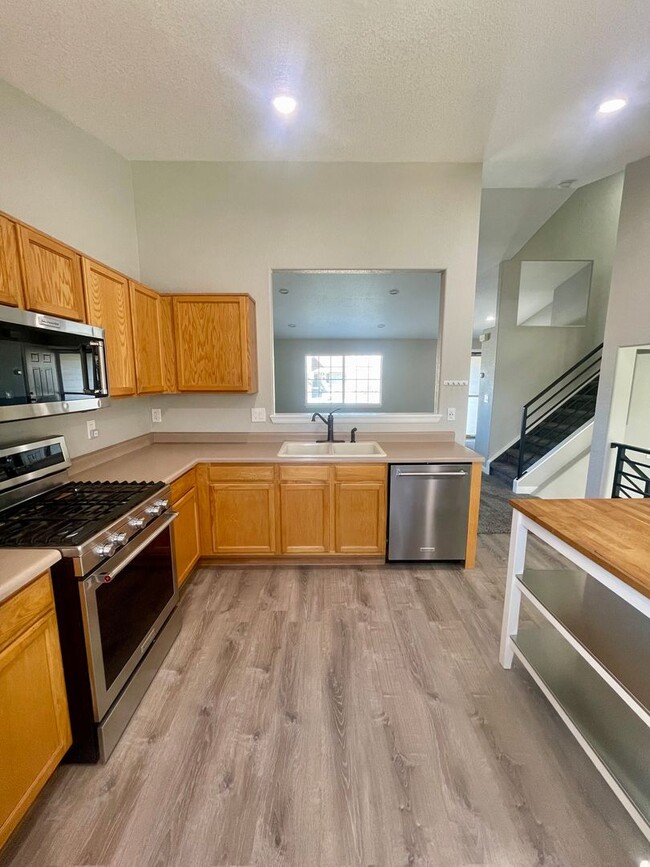 Building Photo - Lovley 3 bedroom home located in Steston H...