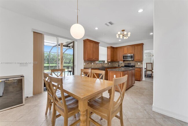 Building Photo - 420 Montclaire Dr