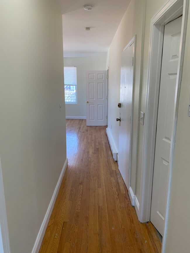 Building Photo - 113 Regent St