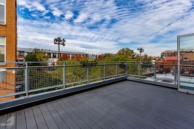 Building Photo - Amazing Two-Level Loft in the Heart of the...