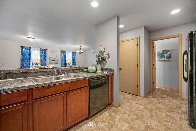 Building Photo - Beautifully Updated 3 Bed, 2.5 Bath Townhome in Monroe
