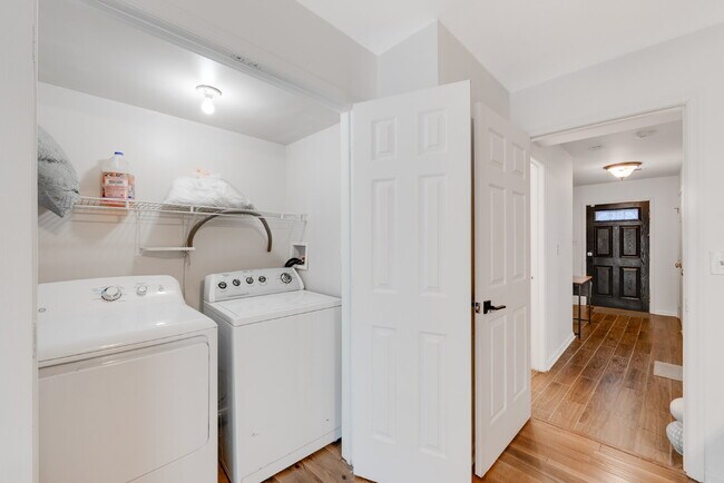 Building Photo - *Fully Furnished Option Available***Nestle...