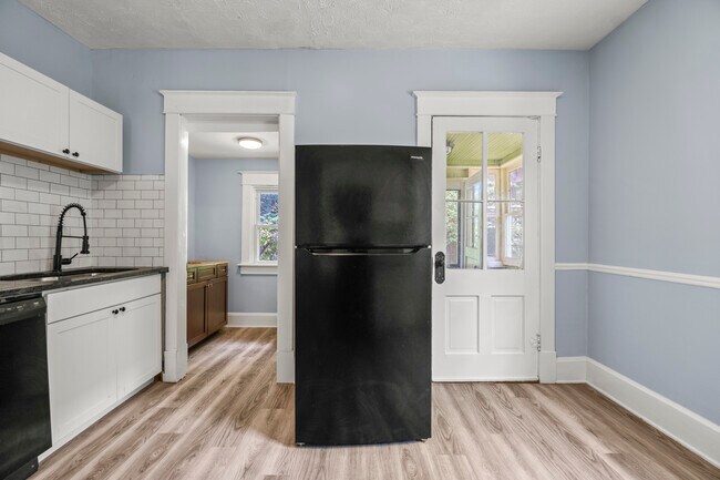 Building Photo - 2332 E 16th St