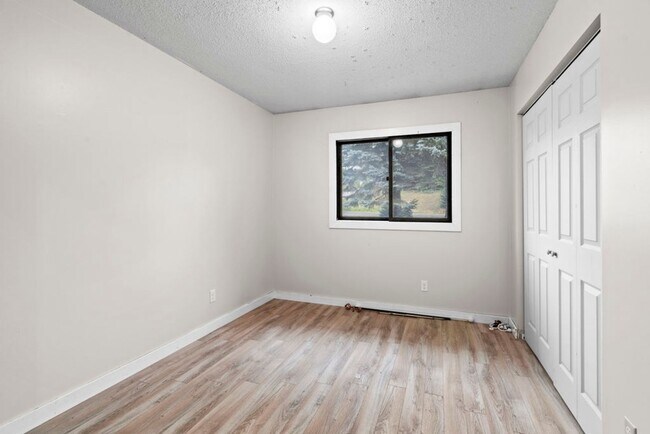 Building Photo - 10510 E Shady Ln