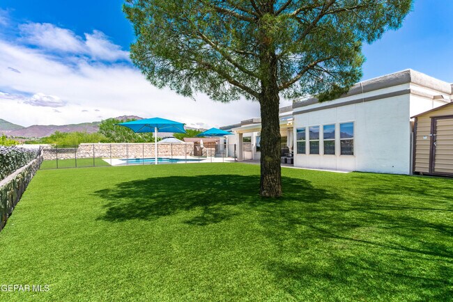 Building Photo - 7033 San Marino Dr