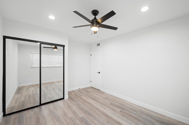 Building Photo - 623 E Chevy Chase Dr