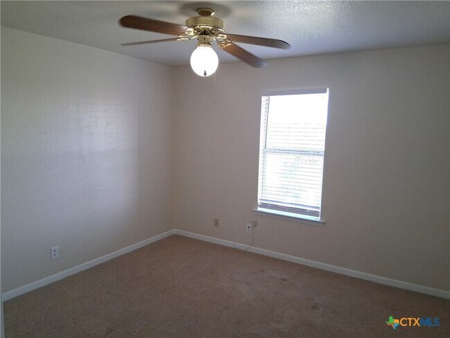 Building Photo - 1005 Circle M Dr