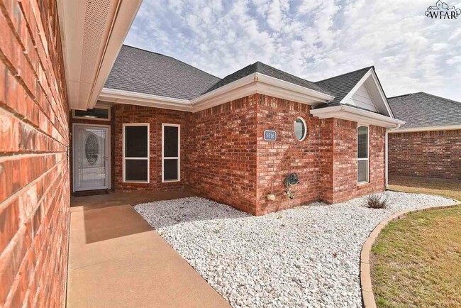 Building Photo - 5516 Chinaberry Dr