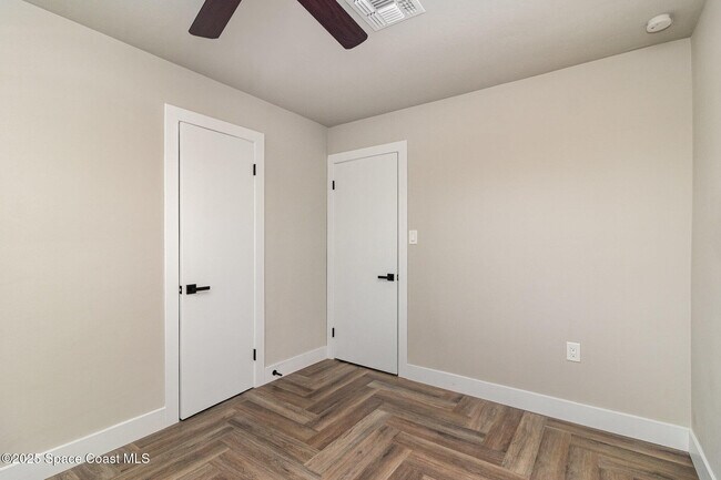 Building Photo - 175 Melaleuca Dr