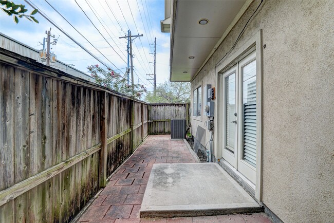 Building Photo - 328 Cage St