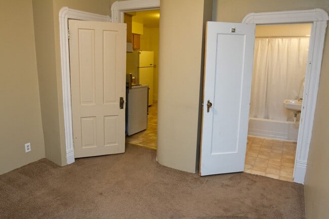 Building Photo - JUNE 2026 - Duluth MN 4 Bedroom - 2 Bath -...