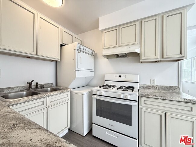 Building Photo - 5659 Dairy Ave