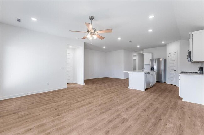 Building Photo - 4651 W Aurora St