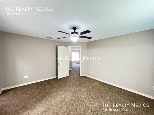 Building Photo - 16147 SW 17th Ave