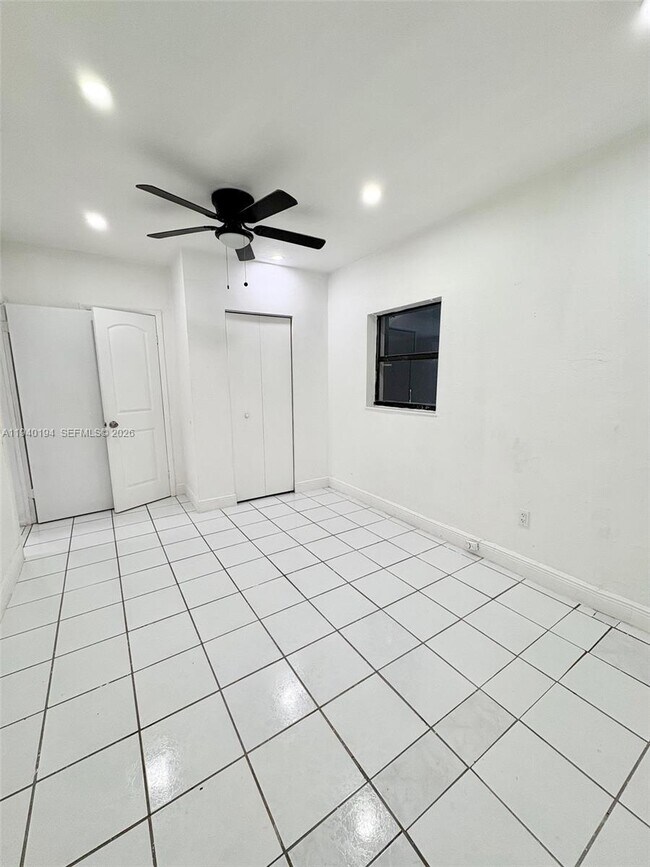 Building Photo - 1332 NE 177th St