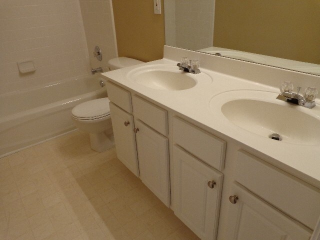 Building Photo - 4615 Ridgefair Dr