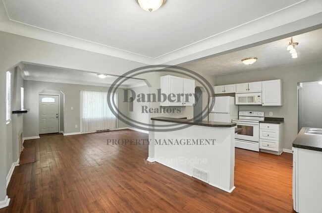 Building Photo - 822 Searles Rd