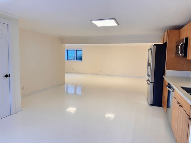 Building Photo - Kaumana Terrace Home