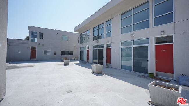 Primary Photo - 922 W 23rd St
