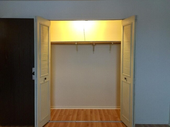 Building Photo - 13 Parkside Ct