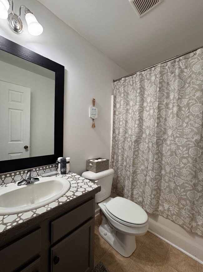 Building Photo - ???? Spacious 3-Bedroom Home on a Large Lot in Spartanburg School District 6 – Minutes from Shopp...