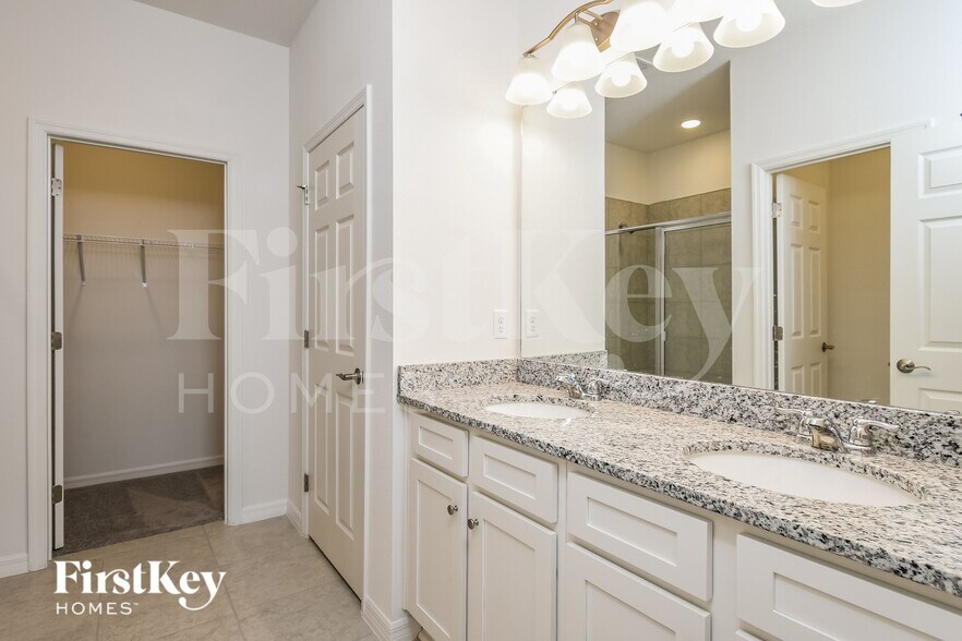 Building Photo - 1136 Spokane Pt