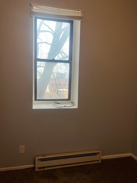 Building Photo - 77 Ten Broeck St
