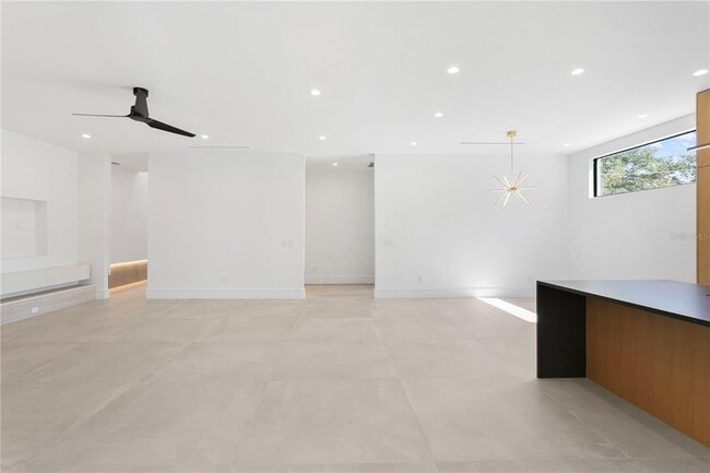 Building Photo - 3010 W Trilby Ave