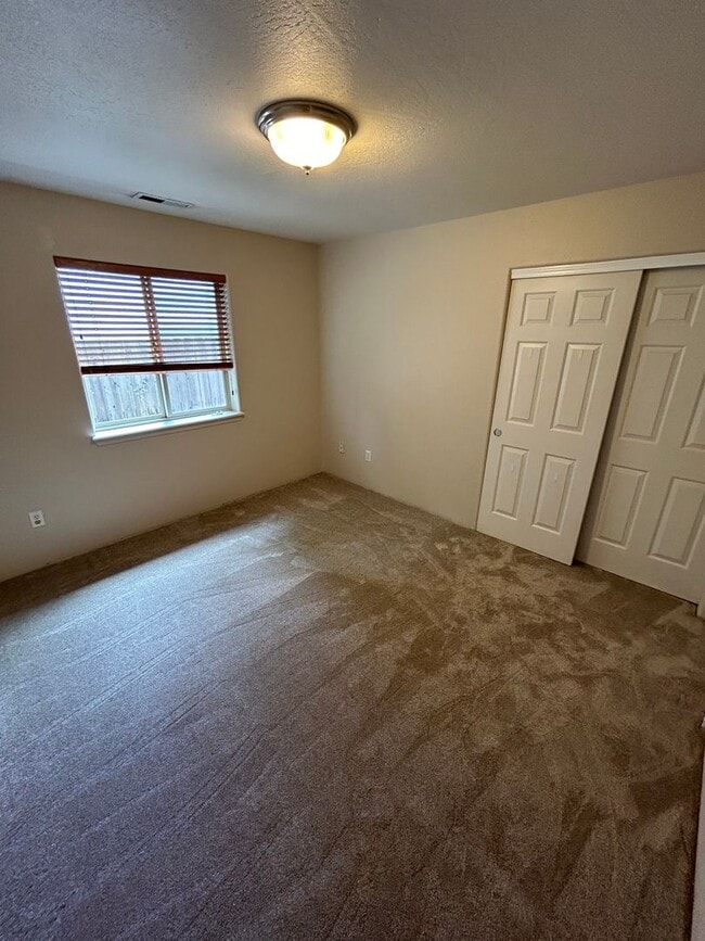 Building Photo - Coming Soon!!Three Bedroom for lease in Me...