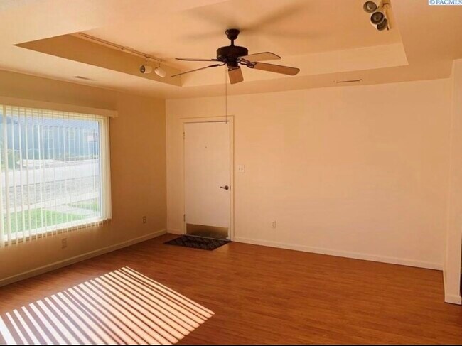 Building Photo - 1110 Ione Dr