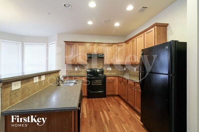 Building Photo - 3310 Castleberry Village Cir