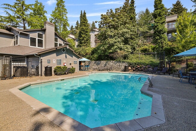 Building Photo - Emerald Ridge