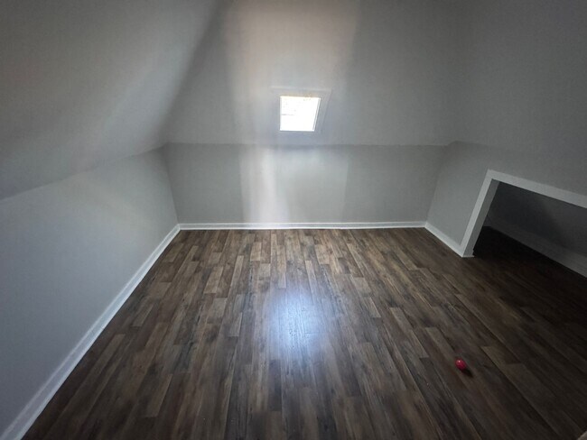 Building Photo - 302-304 Lenox Ave