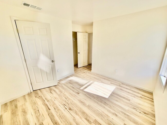 Building Photo - Fully Remodeled 3/2 in Northwest Fresno