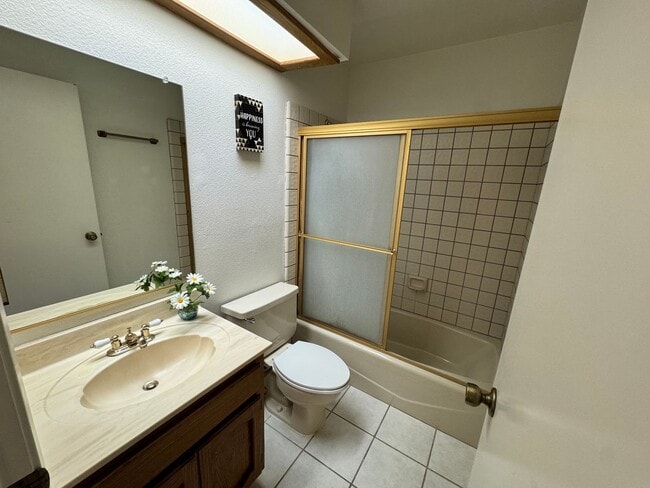 Building Photo - Beautiful 4 Bedroom Home