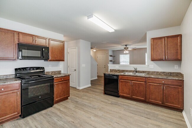 Building Photo - Spacious 3-Bed, 2.5-Bath Home in Lantern Walk