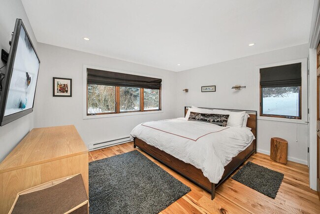 Building Photo - 450 S Pine St