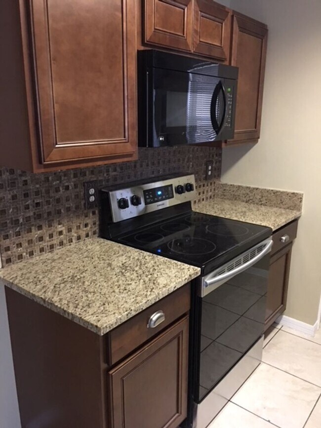 Building Photo - 2/2 Beutiful Condo at Hidden Springs -  Do...