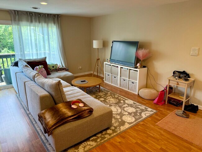 Building Photo - 835 Waterview Cir