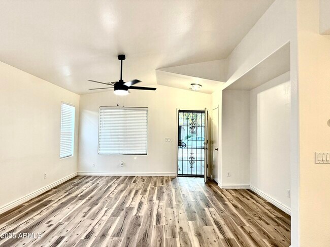 Building Photo - 2432 W Tamarisk Ave