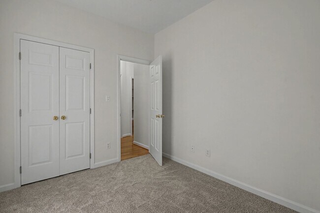 Building Photo - Carolina Lakes!