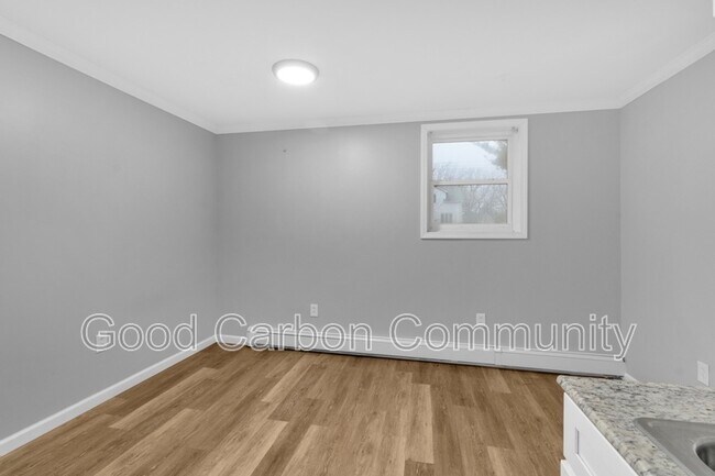 Building Photo - 1190 Orchard Park Rd