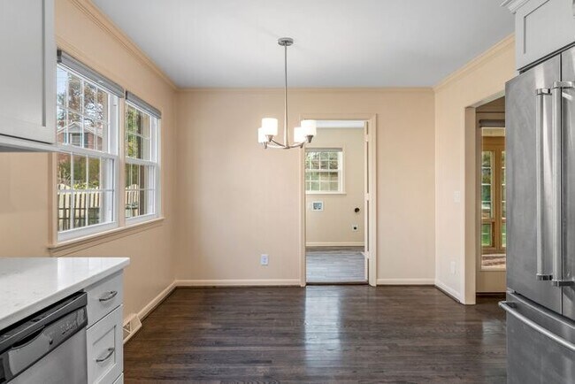 Building Photo - NW, Updated, Wood Floors, SS Appl., Den, Dining Roon, Sun Room, Finished Basement, Fenced!