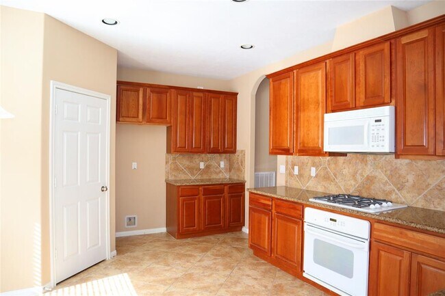 Building Photo - 71 La Costa Dr