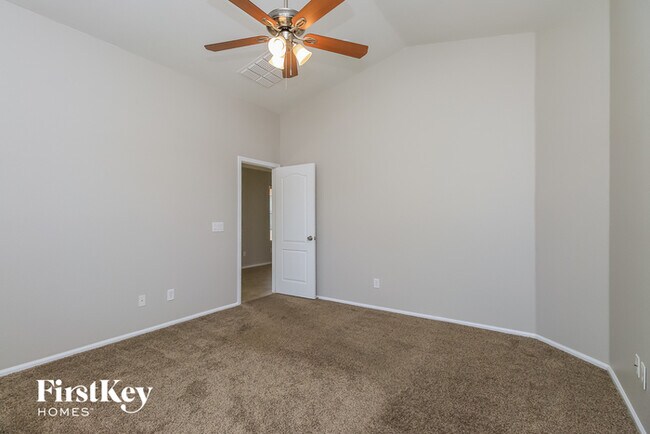 Building Photo - 4186 E Aragonite Ln