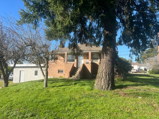 Building Photo - Newly renovated light filled 2 bedroom home with views of Rainer in Bryn Mawr-Skyway!