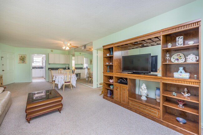 Building Photo - 331 Tequesta Dr