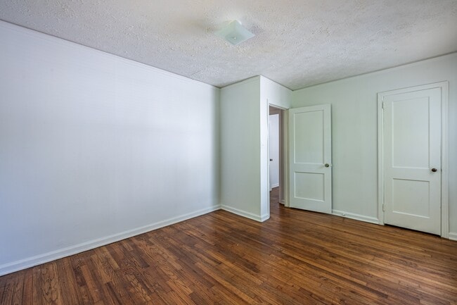 Building Photo - 1555 Venetian Dr SW
