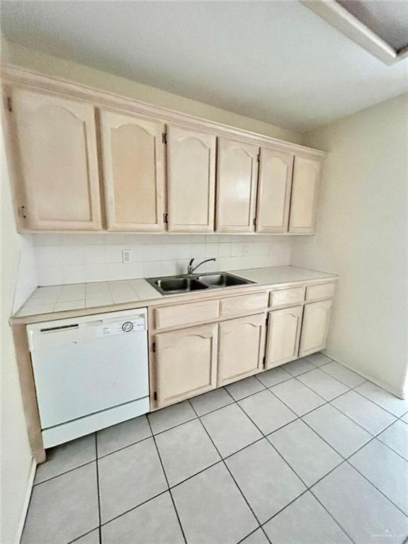 Building Photo - 16 S Logan Dr