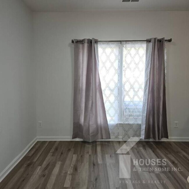 Building Photo - 151 Spring Crossing Cir